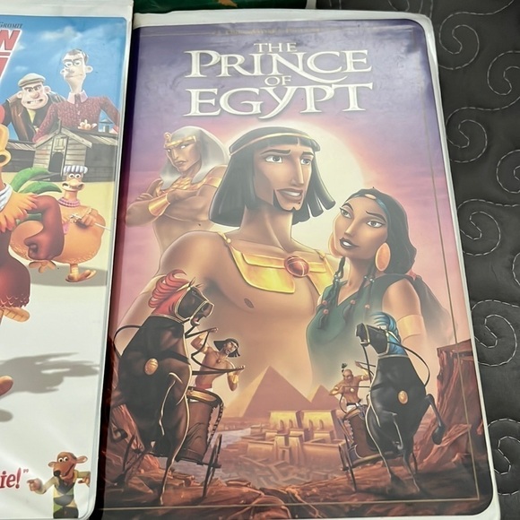 Walt Disney Lot of 5 VHS Tapes Mulan Pocahontas, chicken run - Picture 5 of 7